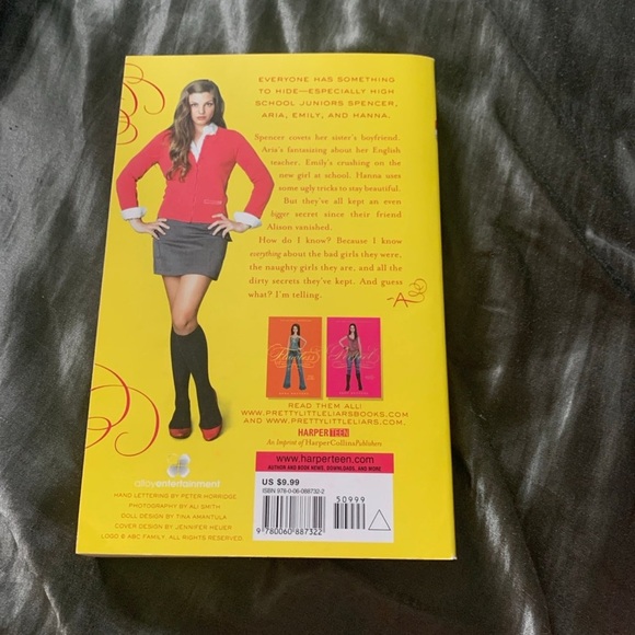 Pretty Little Liars Book - Picture 2 of 2
